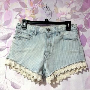 Free People’s Denim Shorts Size 27